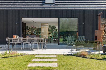 Schuurwoning met aluminium schuifpui